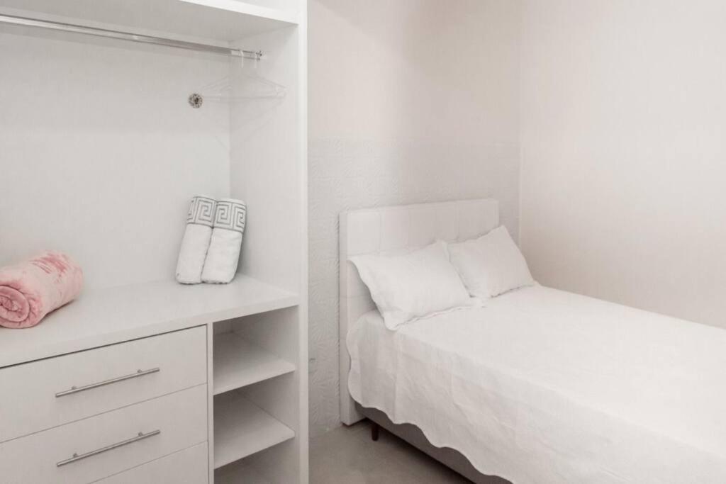Apartamento Copacabana 1 Quadra Com Vista Parcial Mar Rio de Janeiro