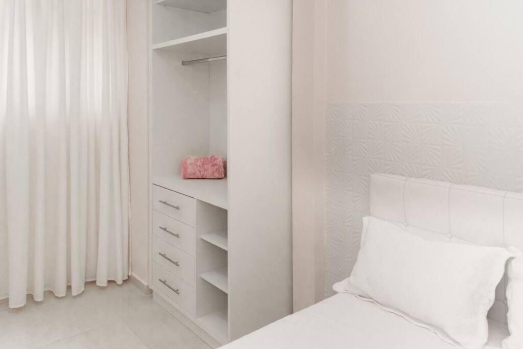 Apartamento Copacabana 1 Quadra Com Vista Parcial Mar *