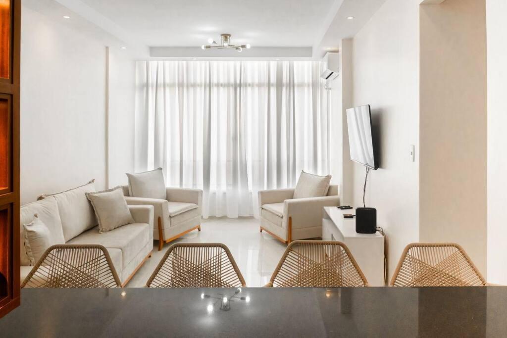 Copacabana 1 Quadra Com Vista Parcial Mar Apartamento Rio de Janeiro